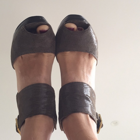 Michael Kors Dorothy Flex Pump, Women Gorgeous Khaki Michael Kors heels. Size 7.5/8.